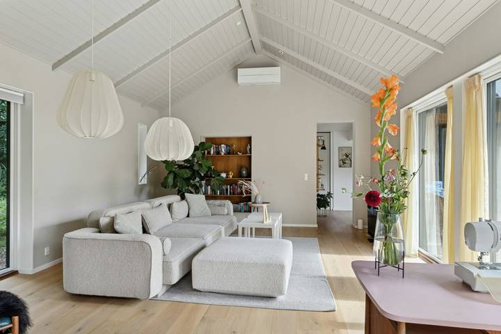 Ferieudlejning for 5 personer, med have og terrasse, børnevenlig i Ellinge Lyng