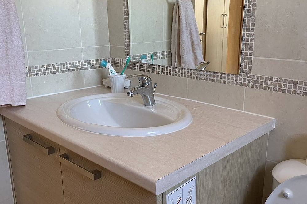 Ganze Wohnung, Schönes Appartement mit 2 Schlafzimmern und attraktiven Ausblick in Larnaca Bezirk