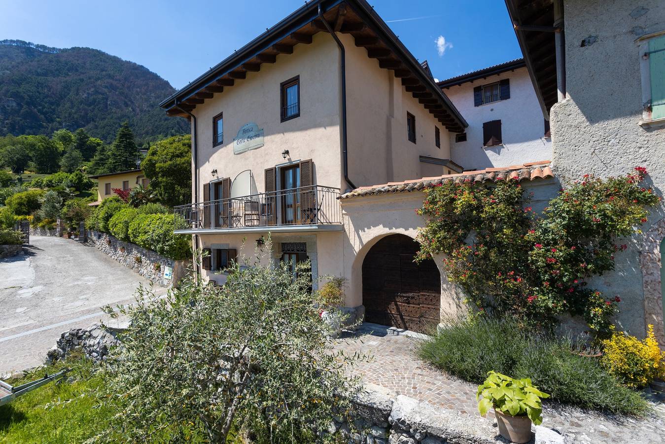 Ολόκληρο το διαμέρισμα, Apartment 'Appartamento Ginevra' with Shared Garden, Balcony and Wi-Fi in Vesio, Tremosine