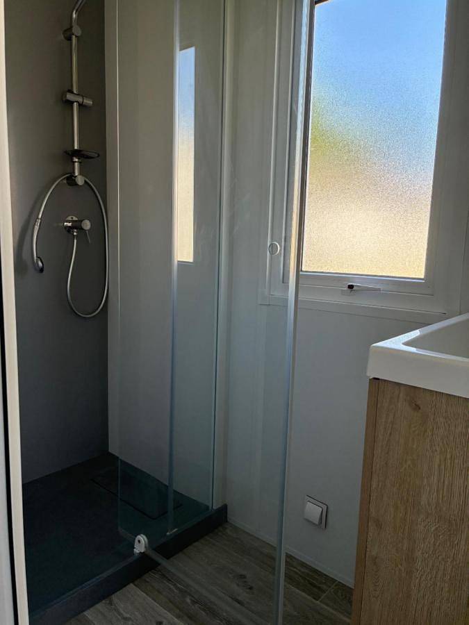 Location de vacances pour 4 personnes, avec piscine ainsi que terrasse et bassin pour enfant à Médis - 4