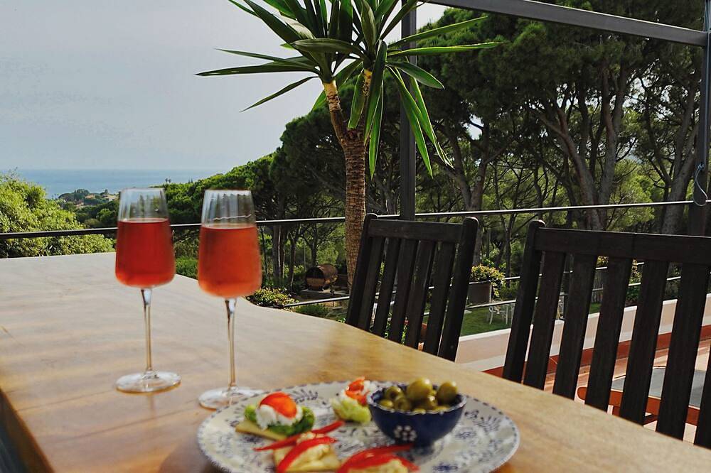 The Pergola Suite, sea view retreat near Barcelona in Supermaresme, San Andrés de Llavaneras