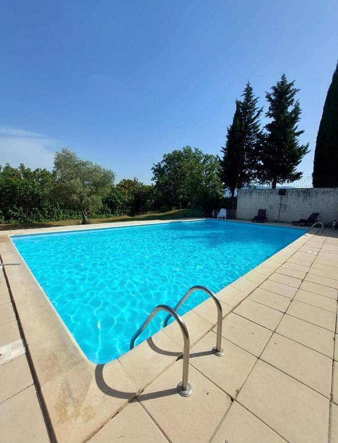 Gîte pour 2 personnes, avec piscine ainsi que vue et jardin, animaux acceptés à Viens - 2