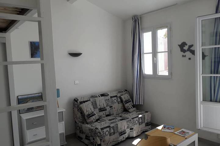 Gîte pour 3 personnes, avec piscine et balcon à La Flotte - 3