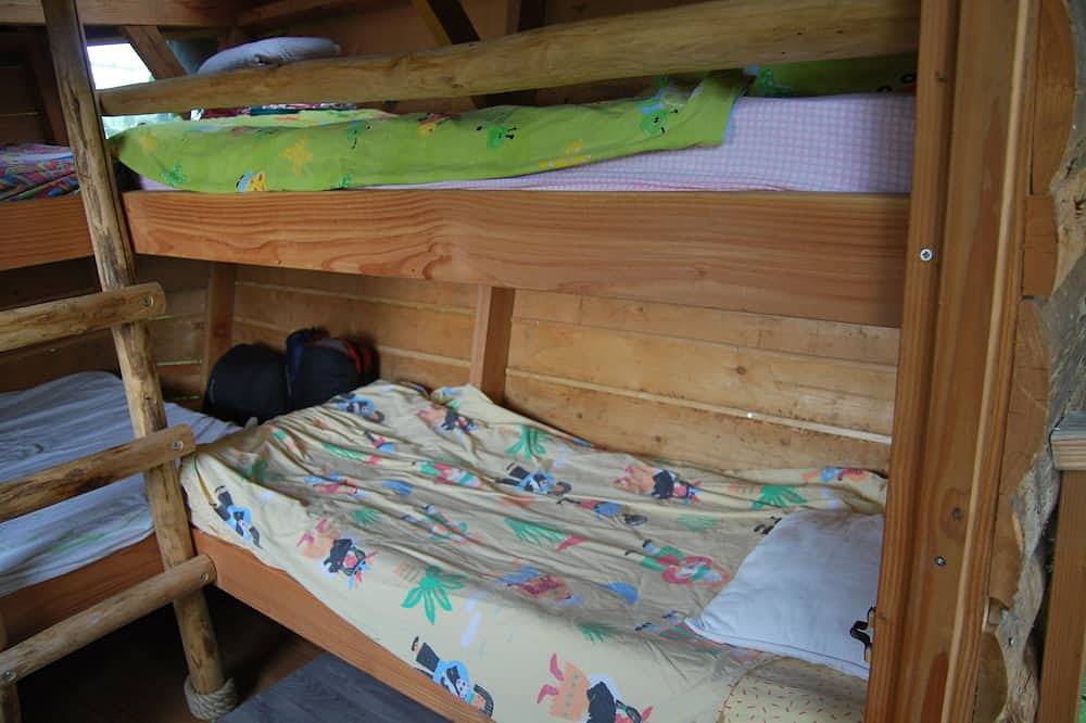 Cabine in de plataan, zwembad, trampoline in Salon-de-Provence, Aix-en-Provence en omgeving