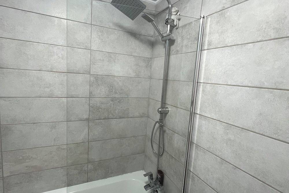 Private Double Room in Peaceful Neighbourhood close to Wigan City Centre. in Wigan, Greater Manchester