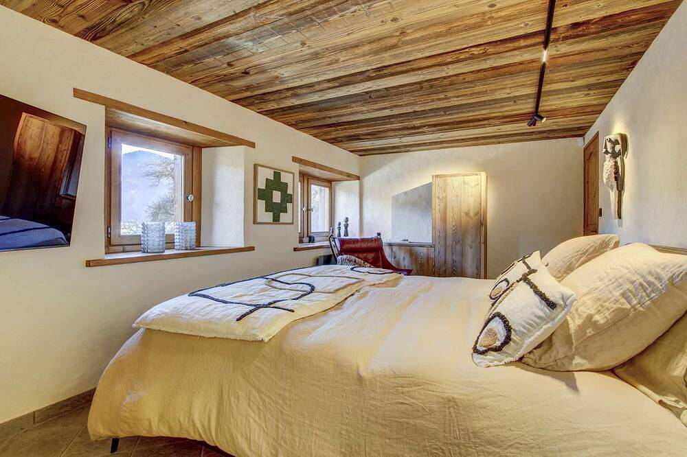 Stunning retreat,19th-century Savoyard farmhouse in Essert-Romand, Les Portes du Soleil