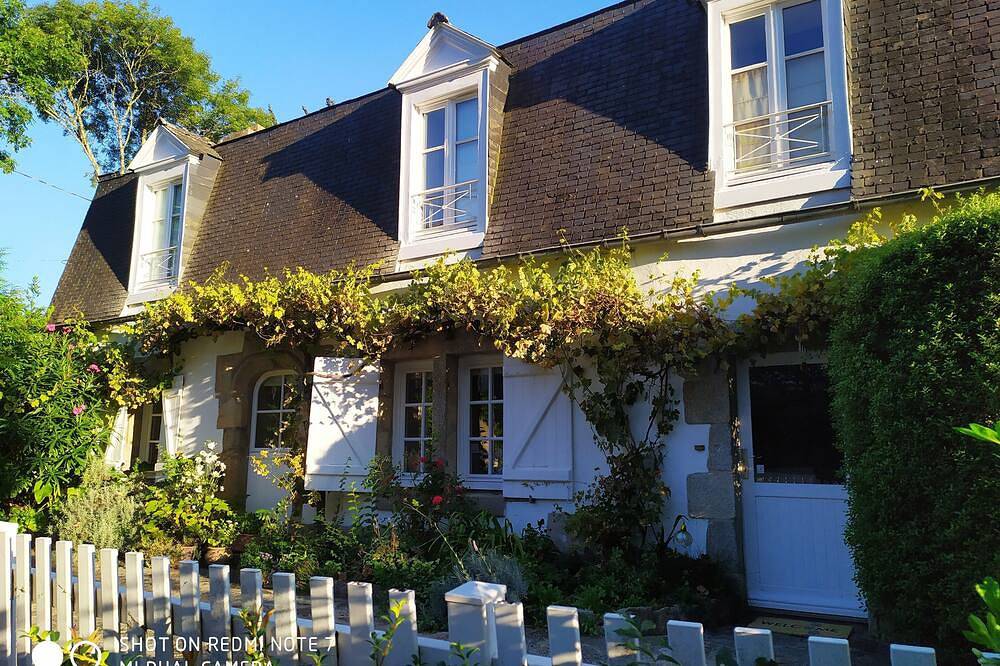 Charming residence with garden ideal for vacations with family or friends in Auray, Côte des Mégalithes