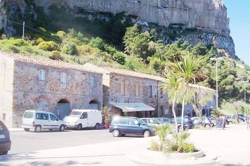 Enjoy a Sea View while Staying under Cefalu's Spectacular Cliff! in Cefalù, Cefalù (Kommune)
