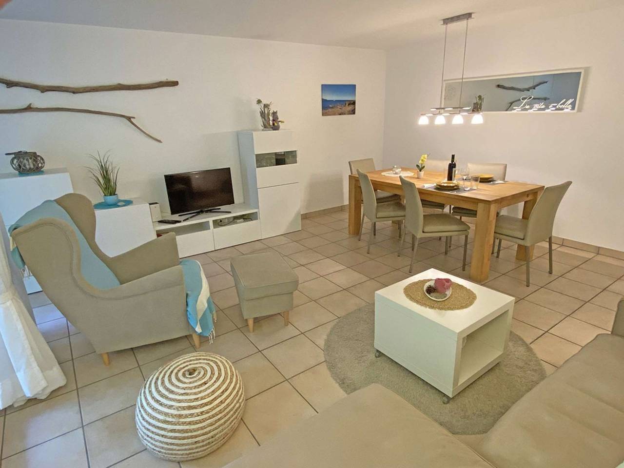 Ganze Wohnung, Moderne Wohnung in gepflegtem Appartementhaus an ruhiger Lage in Minusio, Tessiner Alpen