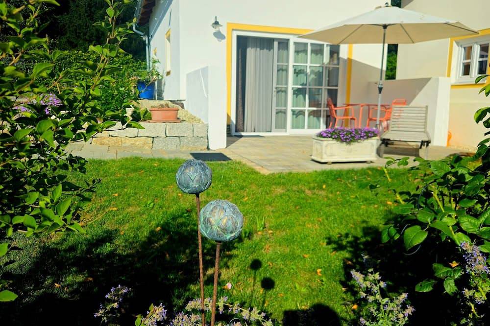 Ferienhaus „Häuschen Blaues Pferd“ mit privater Terrasse, Garten und Wlan in Wallerfing, Ostbayern