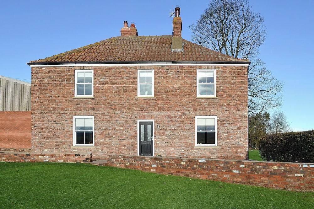 4 bedroom accommodation in Primrose Valley, near Filey in North Yorkshire