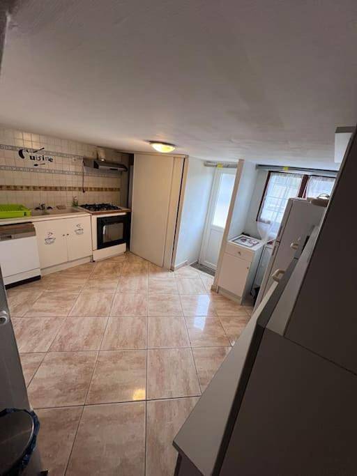 Gîte pour 7 personnes, avec terrasse et jardin, animaux acceptés à Les Abrets
