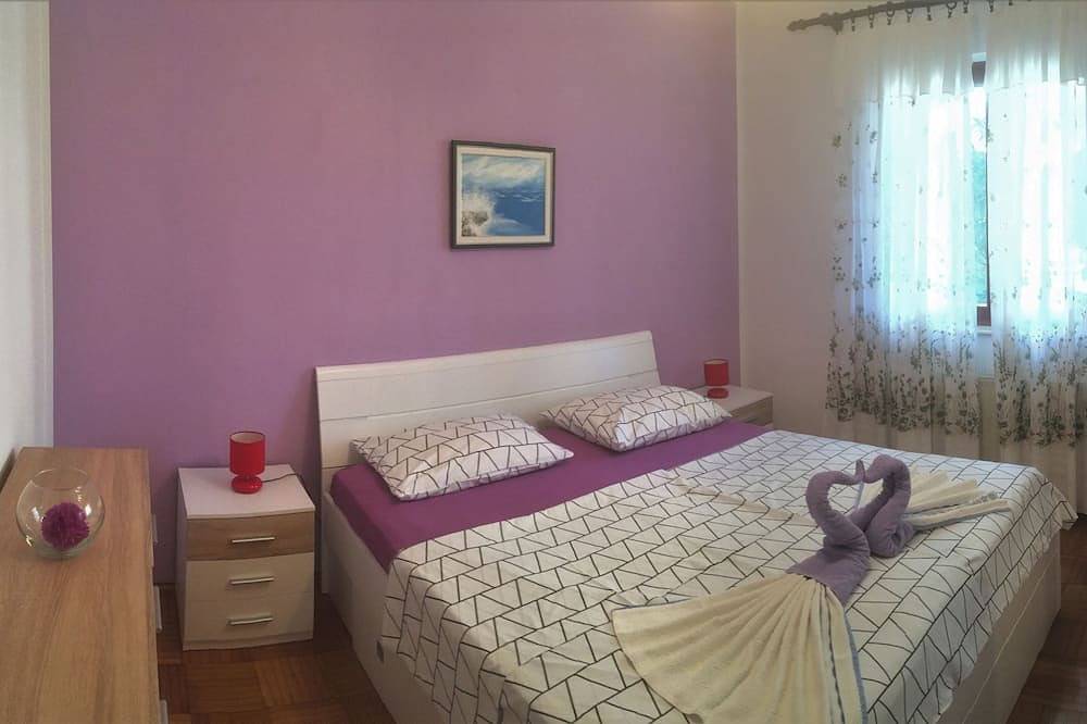 Ganze Wohnung, 2-Zimmer-Ferienwohnung mit Terrasse Cres in Cres Stadt, Cres