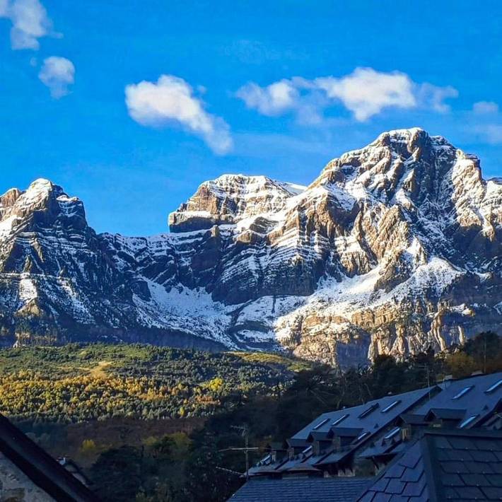 Apartamento para 5 personas, con balcón y vistas en Tramacastilla de Tena