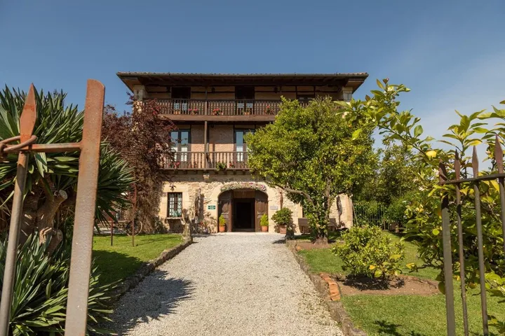 Hotel para 2 personas, con terraza además de vistas y jardín - 1