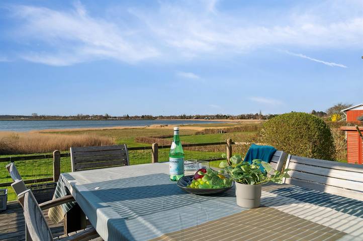 Stunning home in Grevinge w/ Wifi and 3 Bedrooms in Grevinge, Nordwestseeland