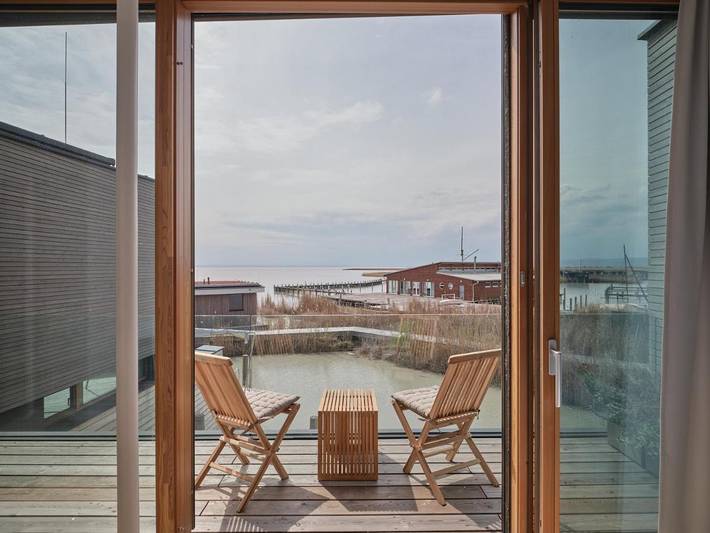 Ferienhaus für 7 Personen, mit Seeblick und Ausblick sowie Sauna und Balkon