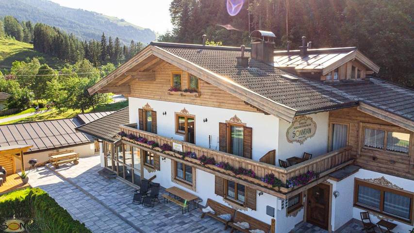 Ferienwohnung für 8 Personen, mit Ausblick und Garten in Leogang