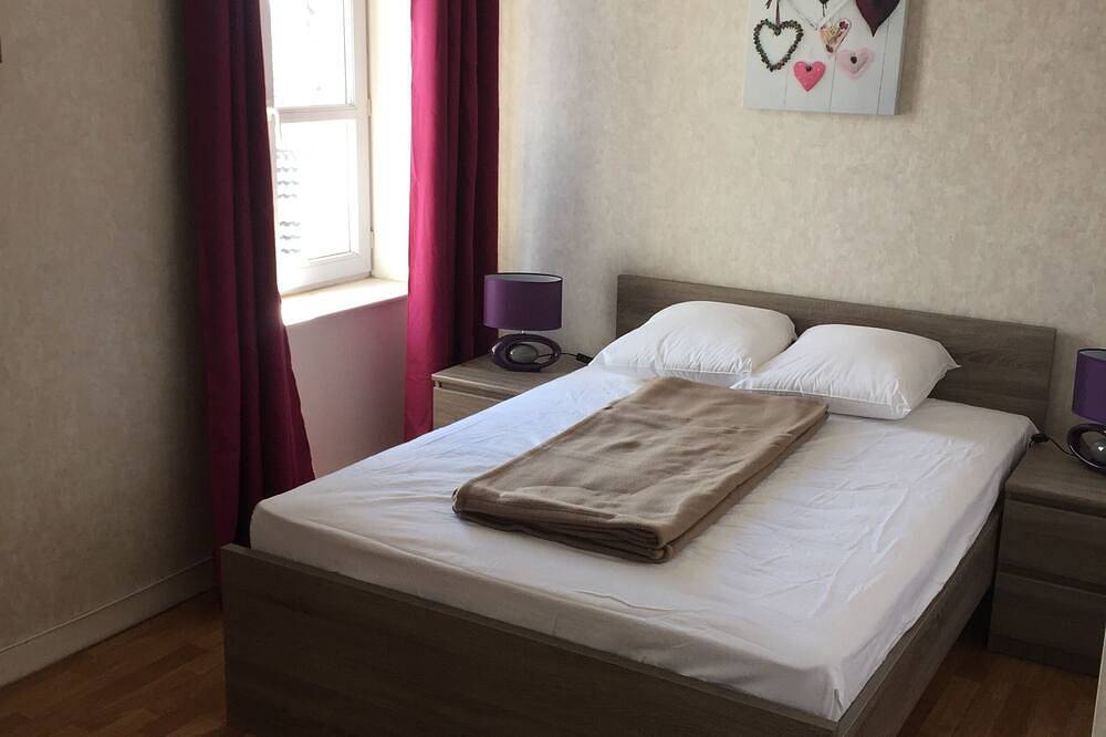 Appartement entier, Auberge de la Tour Bar Restaurant Epicerie in Freycenet-la-Tour, Mézenc