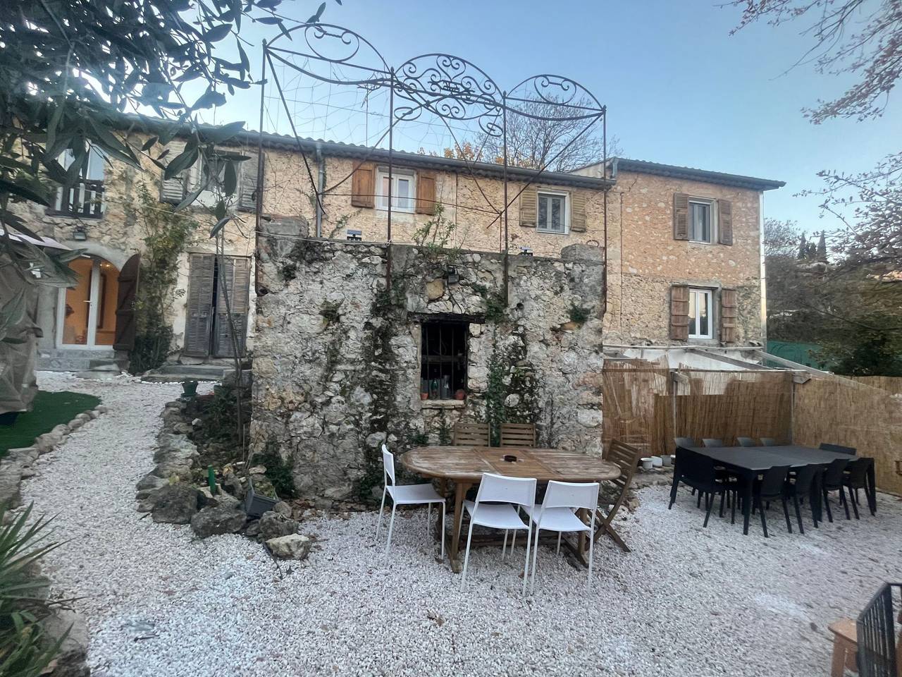 Appartement entier, Oberseite der Villa Les Tilleuls in Carros, Région de Cannes