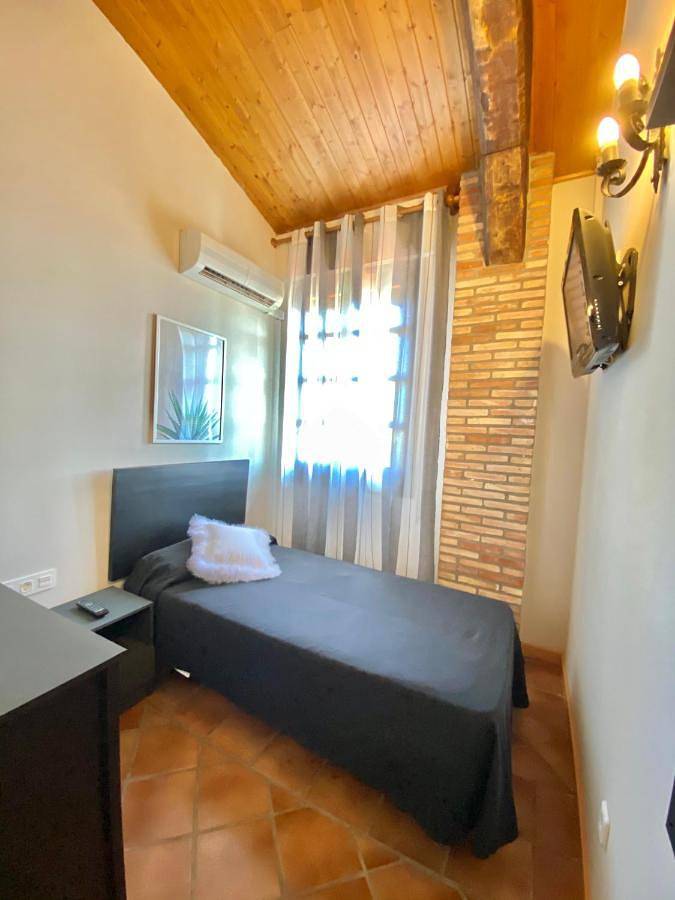 Gîte pour 2 personnes, avec jardin à Pedrola