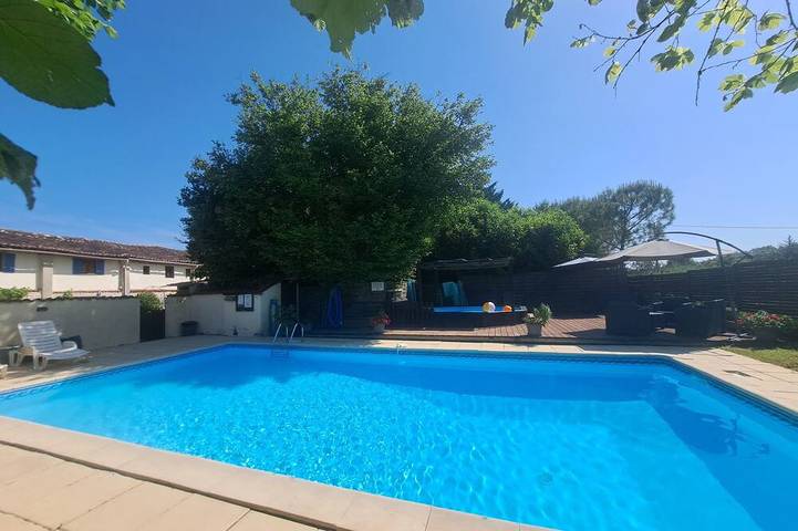Gîte pour 4 personnes, avec jardin et piscine à Saint-Pierre-de-Juillers