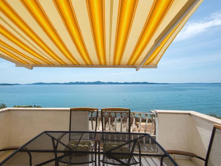 Ferienwohnung für 4 Personen, mit Terrasse und Garten in Petrcane - 2