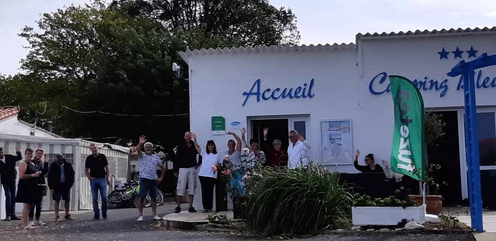 Camping pour 4 personnes, avec piscine ainsi que sauna et terrasse à Saint-Georges-de-Didonne - 2