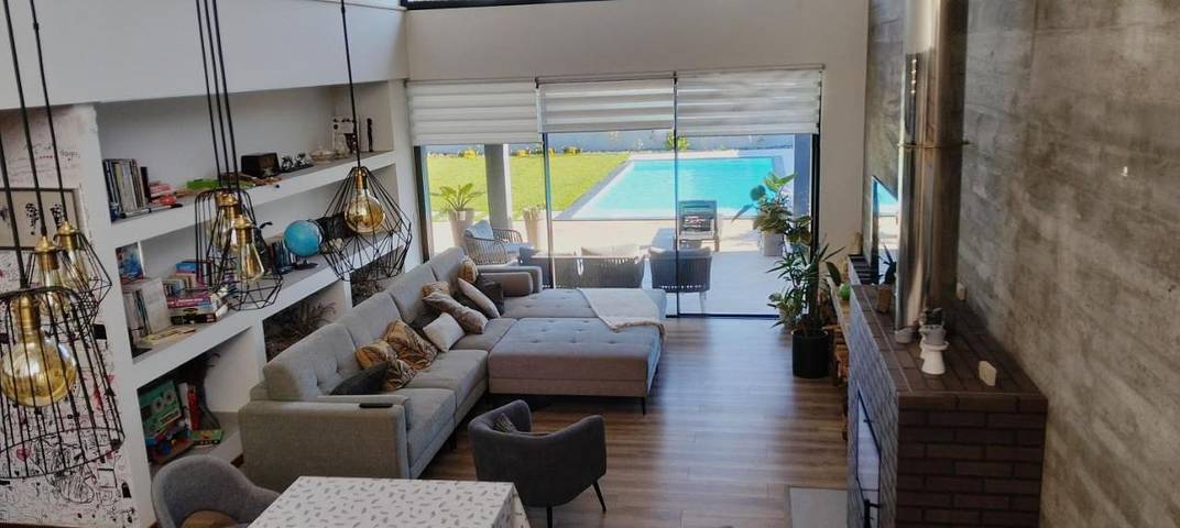 Location de vacances pour 8 personnes, avec Balcon et Terrasse ainsi que Jardin et Piscine dans Terroso