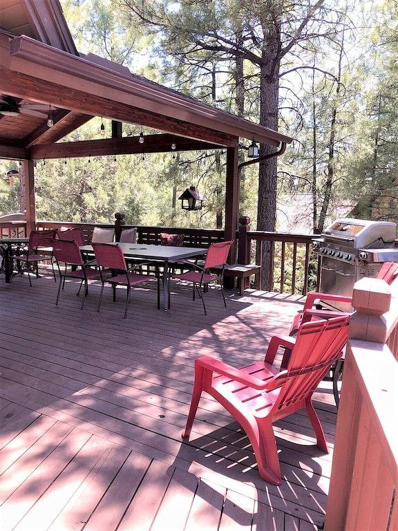 Viel Spaß in der Naughty Pines Lodge! 2 Masters, Loft & großes Deck! in Munds Park, Oak Creek Canyon