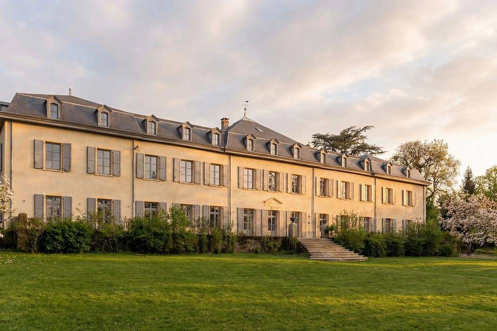 Apartamento entero, Charming studio with terrace - haven of peace near Lyon-Pets accepted in Charbonnières-les-Bains, Ródano