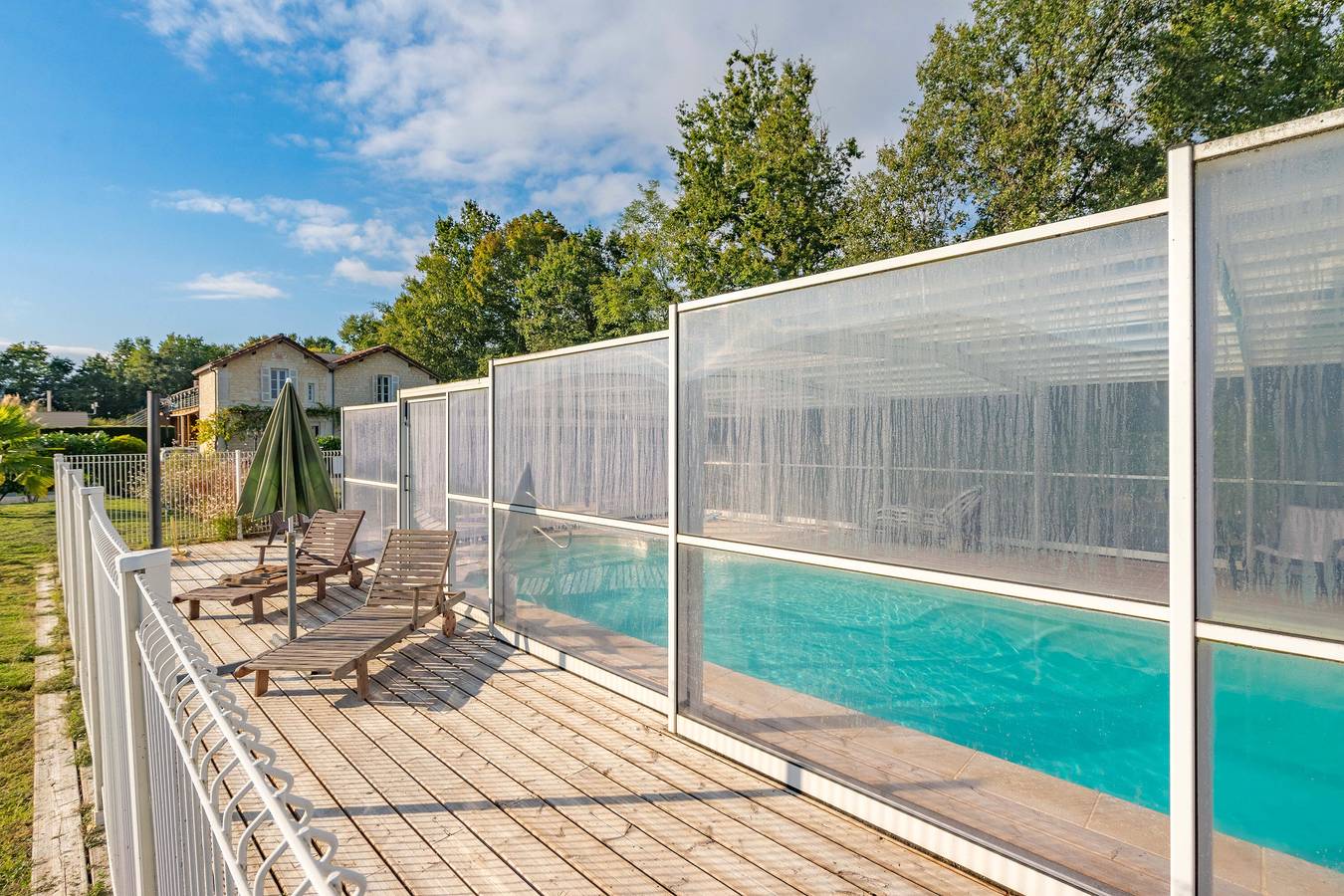 Appartement entier, Appartement 'Le Clos Du Champ De L'Amour - Talmont' avec piscine privée, Wi-Fi et climatisation in Saint-Simon-de-Bordes, Région de Jonzac