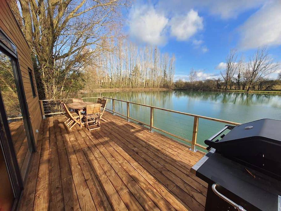Appartement entier, Chalet les pieds dans l'eau la campagne à la ville in Saint-Doulchard, Région de Bourges