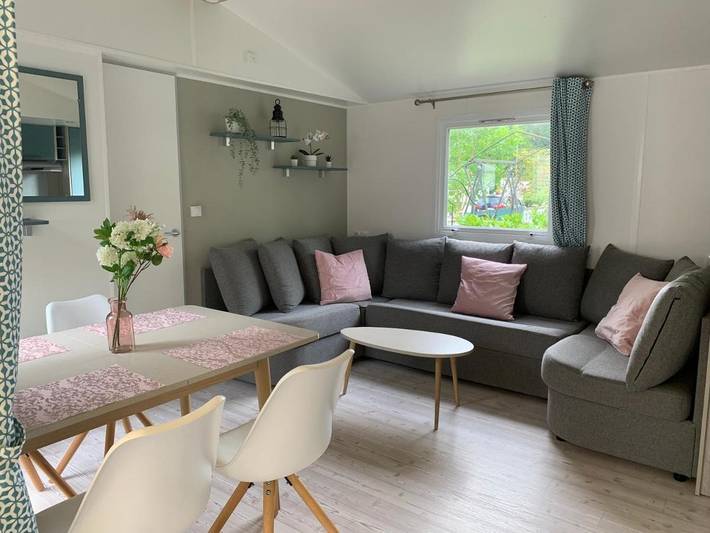 Camping pour 8 personnes, avec jardin et piscine