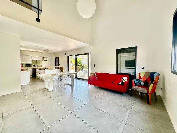 Location de vacances pour 8 personnes, avec terrasse et jardin ainsi que vue et piscine à Saint-Maurice-l'Exil - 4