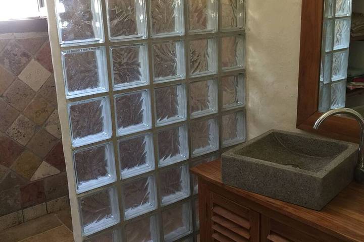 Location de vacances pour 8 personnes, avec terrasse et jardin, animaux acceptés à Lioux - 4