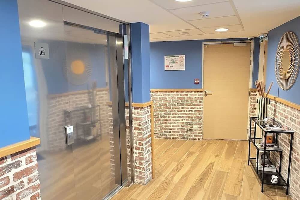 Entire apartment, Murillo Suite #24- Rooftop & Air Conditioning in Vanves, Hauts-de-Seine