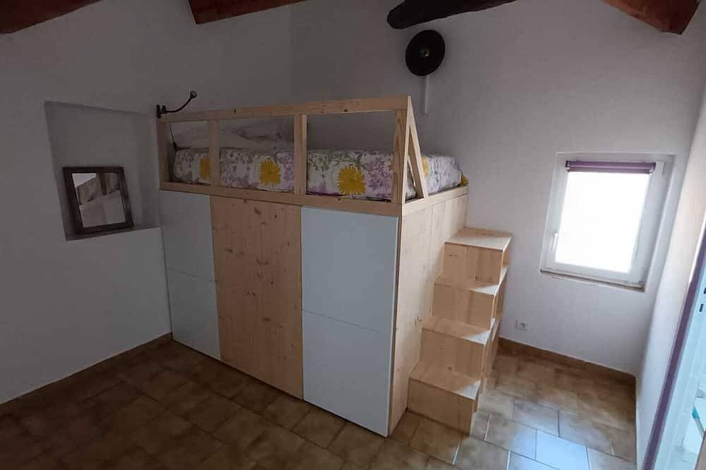 Entire apartment, Appartement 2 Personnes à Cadenet in Cadenet, Parc naturel régional du Luberon