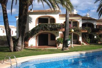 Bungalow für 5 Personen, mit Garten und Terrasse sowie Pool in Dénia