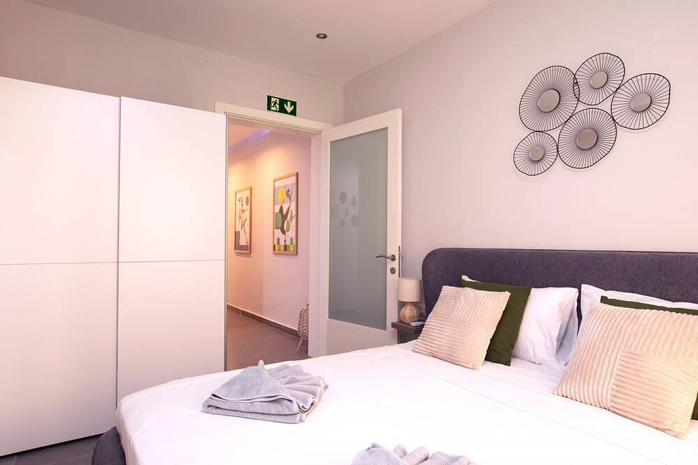 Ganze Wohnung, Modern seafront 3bedrooms with spacious yard in Tas-Sliema, Insel Malta