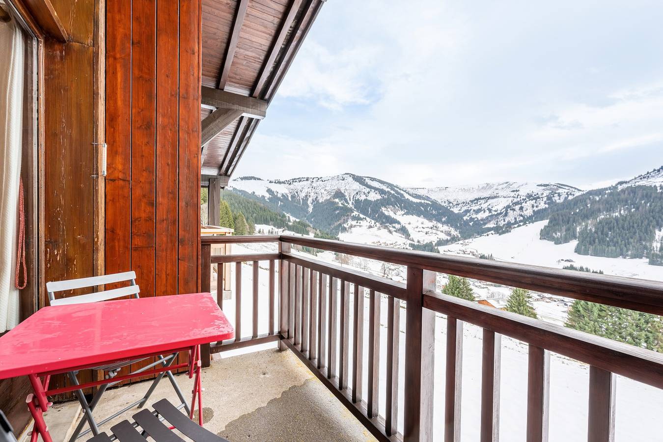 Apartamento entero, Apartamento 'Au Pied Des Pistes' con vistas a la montaña y balcón in Notre-Dame-de-Bellecombe, Albertville region