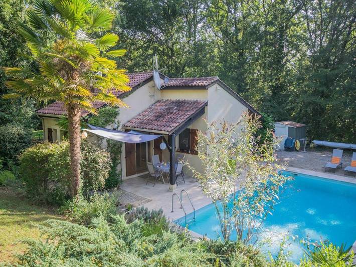 Location de vacances pour 6 personnes, avec jardin ainsi que terrasse et piscine à Saint-Martin-le-Redon