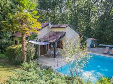 Location de vacances pour 6 personnes, avec jardin ainsi que piscine et terrasse à Saint-Martin-le-Redon