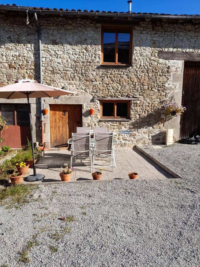 Location de vacances pour 5 personnes, avec vue ainsi que terrasse et vue sur le lac, adapté aux familles à Cieux - 2