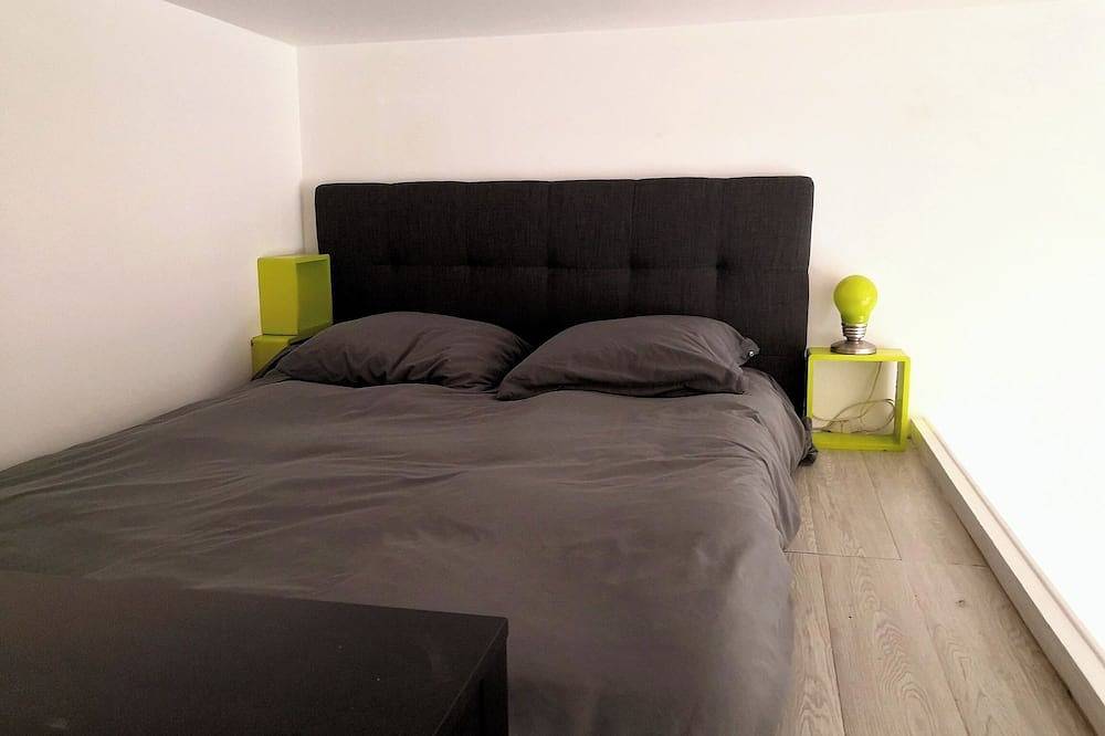 Entire apartment, Paris/le Pré St Gervais Avec Terrasse in Le Pré-Saint-Gervais, Seine-Saint-Denis