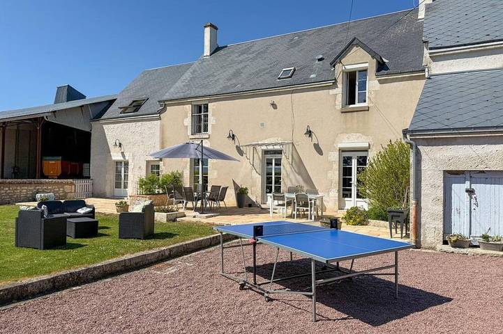 Gîte pour 9 personnes, avec jardin dans La Chapelle-Saint-Martin-en-Plaine