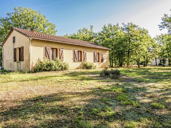 Maison de vacances pour 5 personnes, avec jardin et piscine à Salignac-Eyvigues