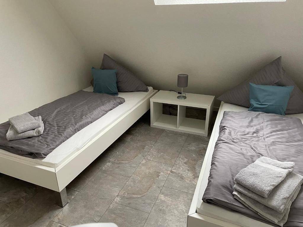 Ganze Ferienwohnung, Appartement Hollenstein mit Dachstudio – auf 2 Etagen in Eimelrod, Willingen