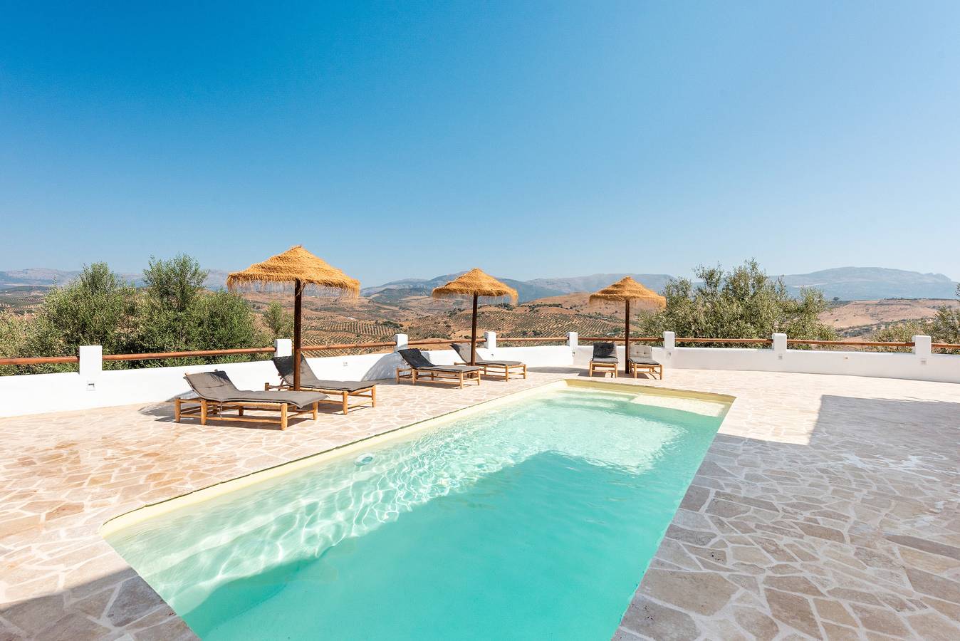 Villa 'Perruchena' com Vista para a Montanha, Wi-Fi e Ar Condicionado in Cútar, Málaga Provincia