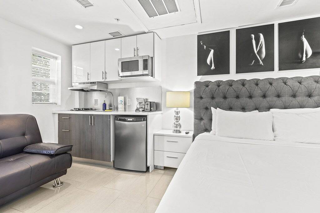 New Listing! Belleza Miami Beach Premium 1Br Sleeps 5 in South Beach, Miami Beach